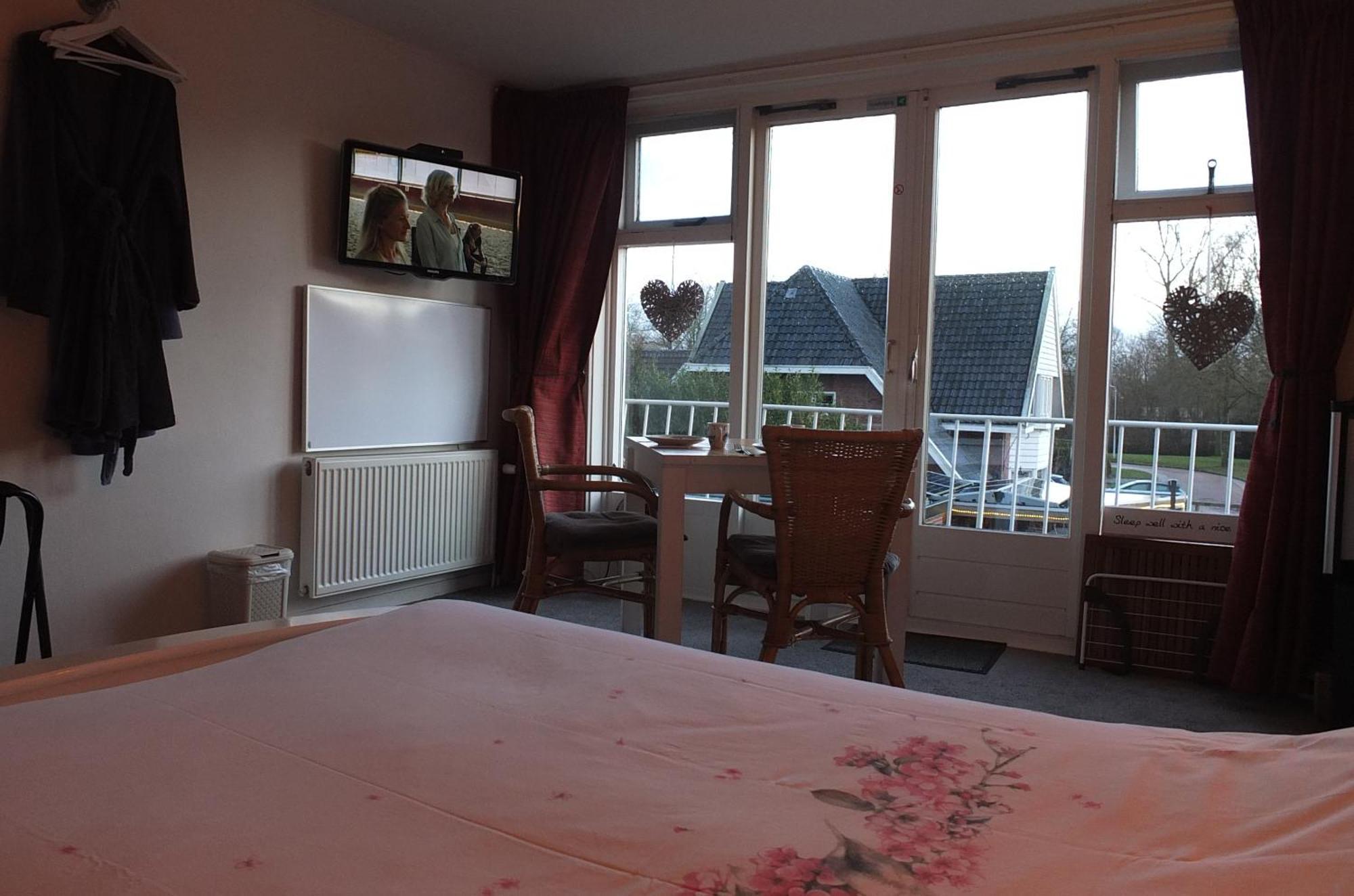 B&B Ferdivedaasje Dokkum Extérieur photo